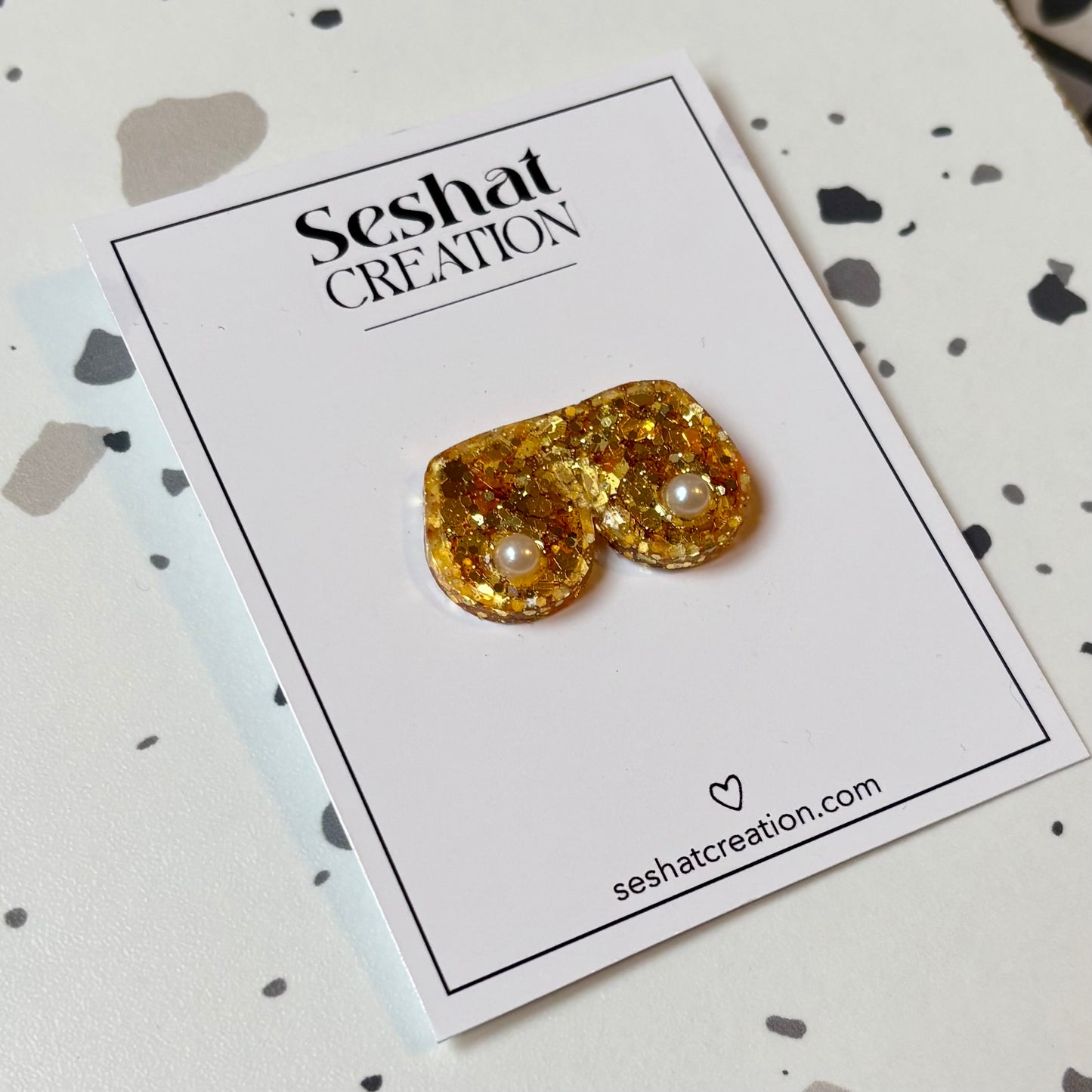 Broche boobs paillettes