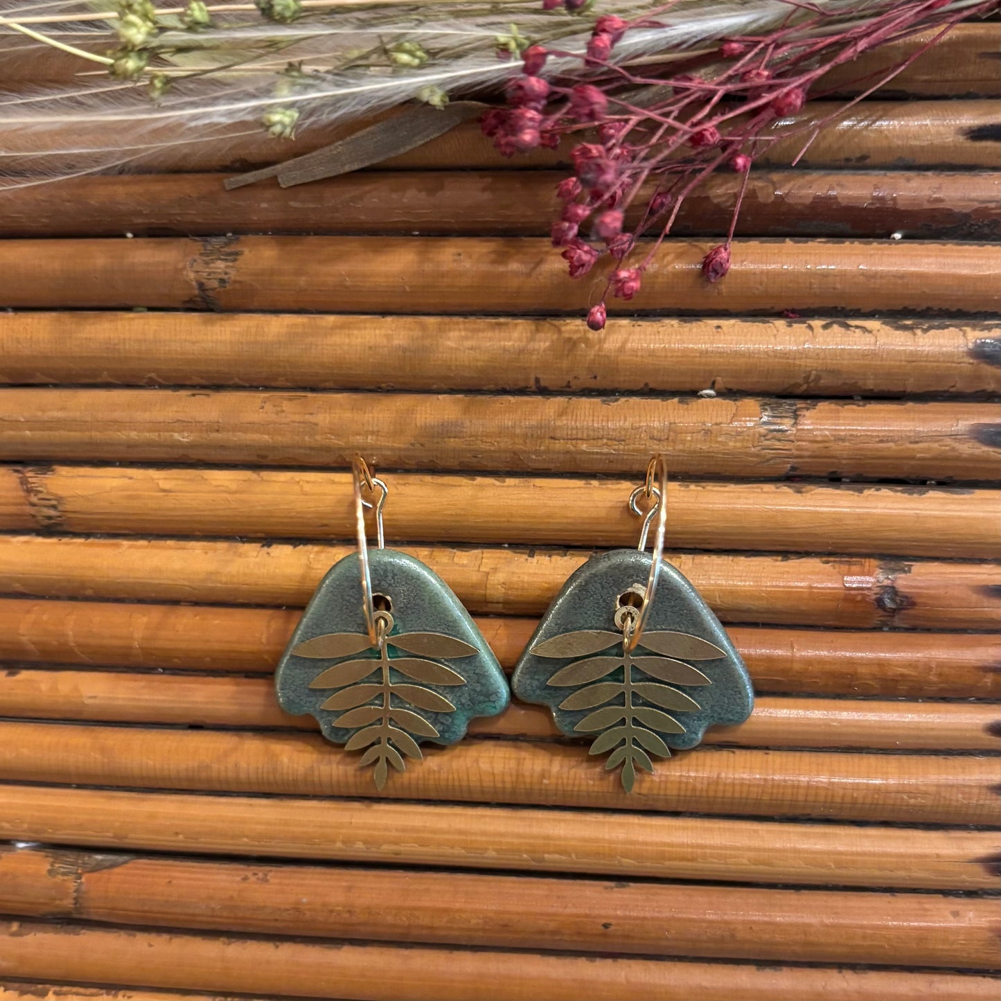 Boucles d'oreilles en céramique feuille verte