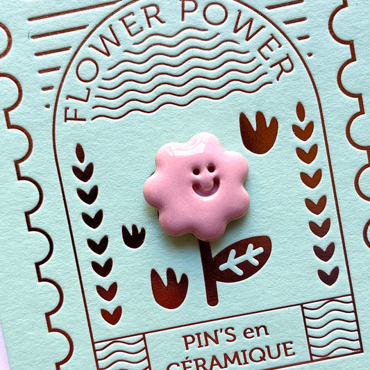 Pin’s en céramique fleur smiley rose pastel