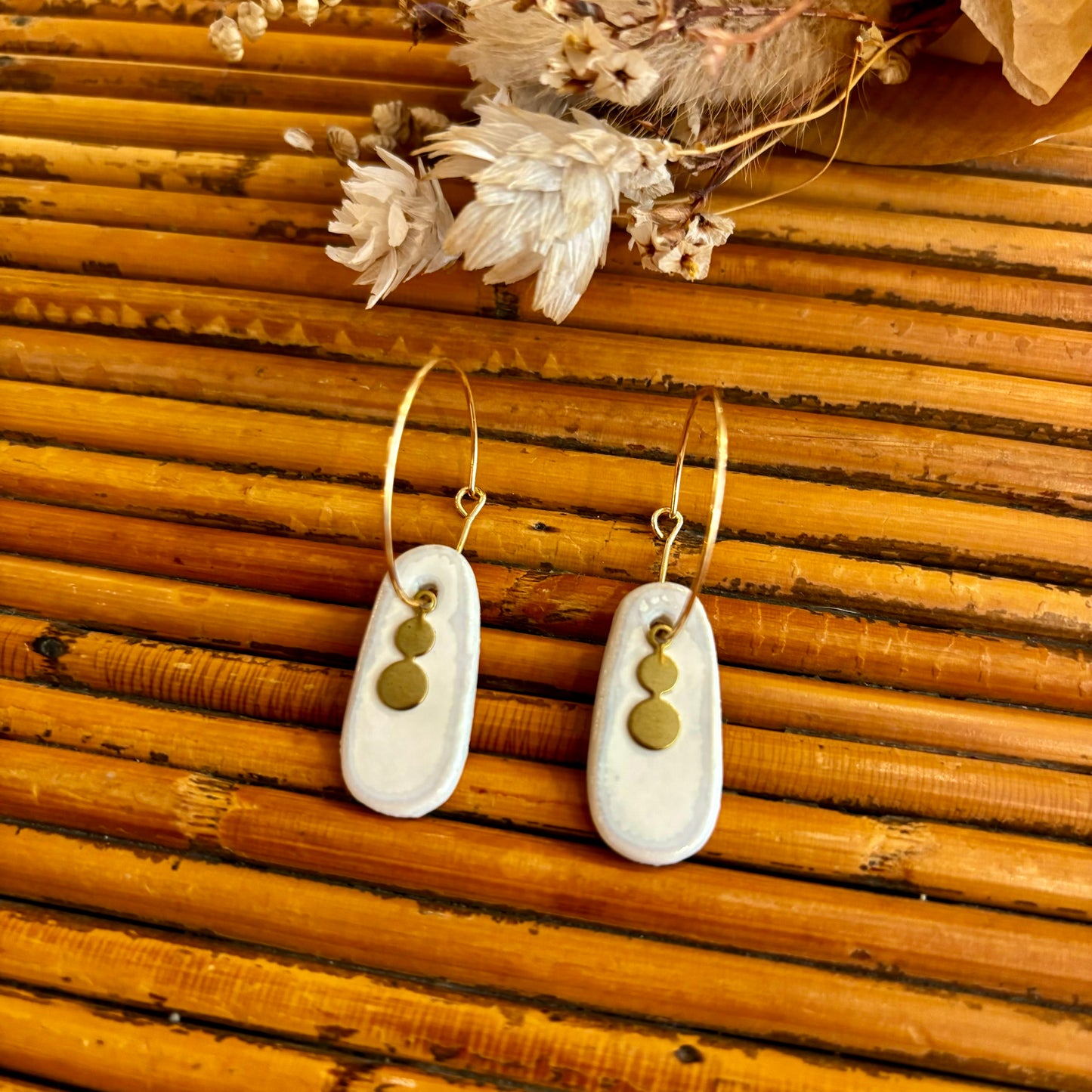 Boucles d'oreilles en céramique ovale blanche