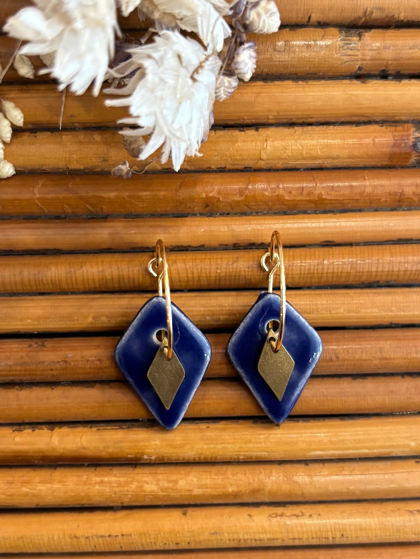 Boucles d'oreilles en céramique losange bleu