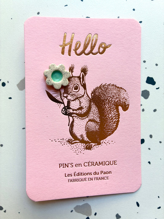 Pin’s en céramique fleur écureuil vert d’eau