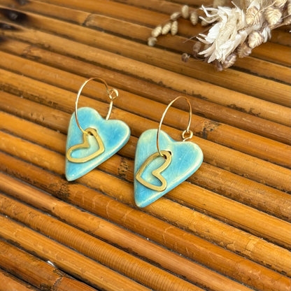 Boucles d'oreilles en céramique coeur nuance bleu ciel