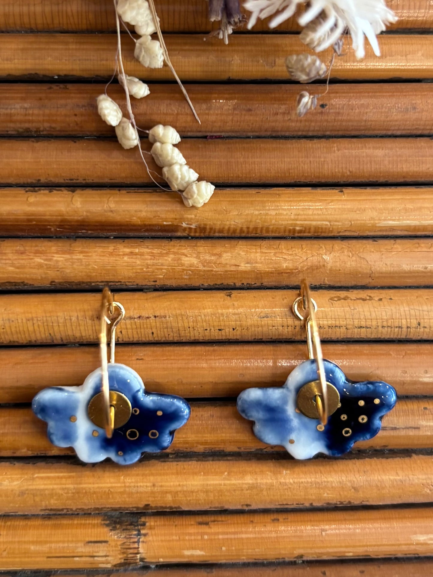 Boucles d'oreilles en céramique Éventail nuances bleutées