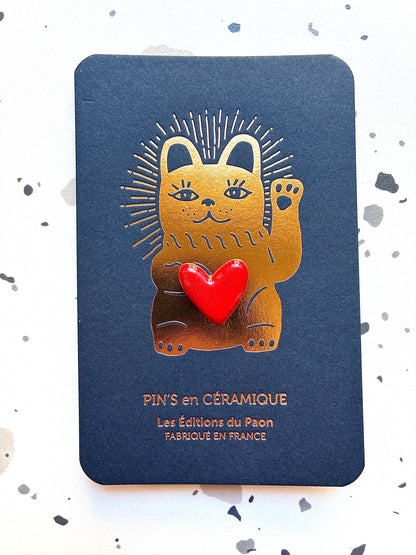 Pin’s en céramique cœur lucky cat rouge