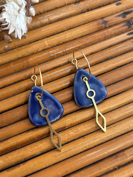 Boucles d'oreilles en céramique galet nuances bleutées