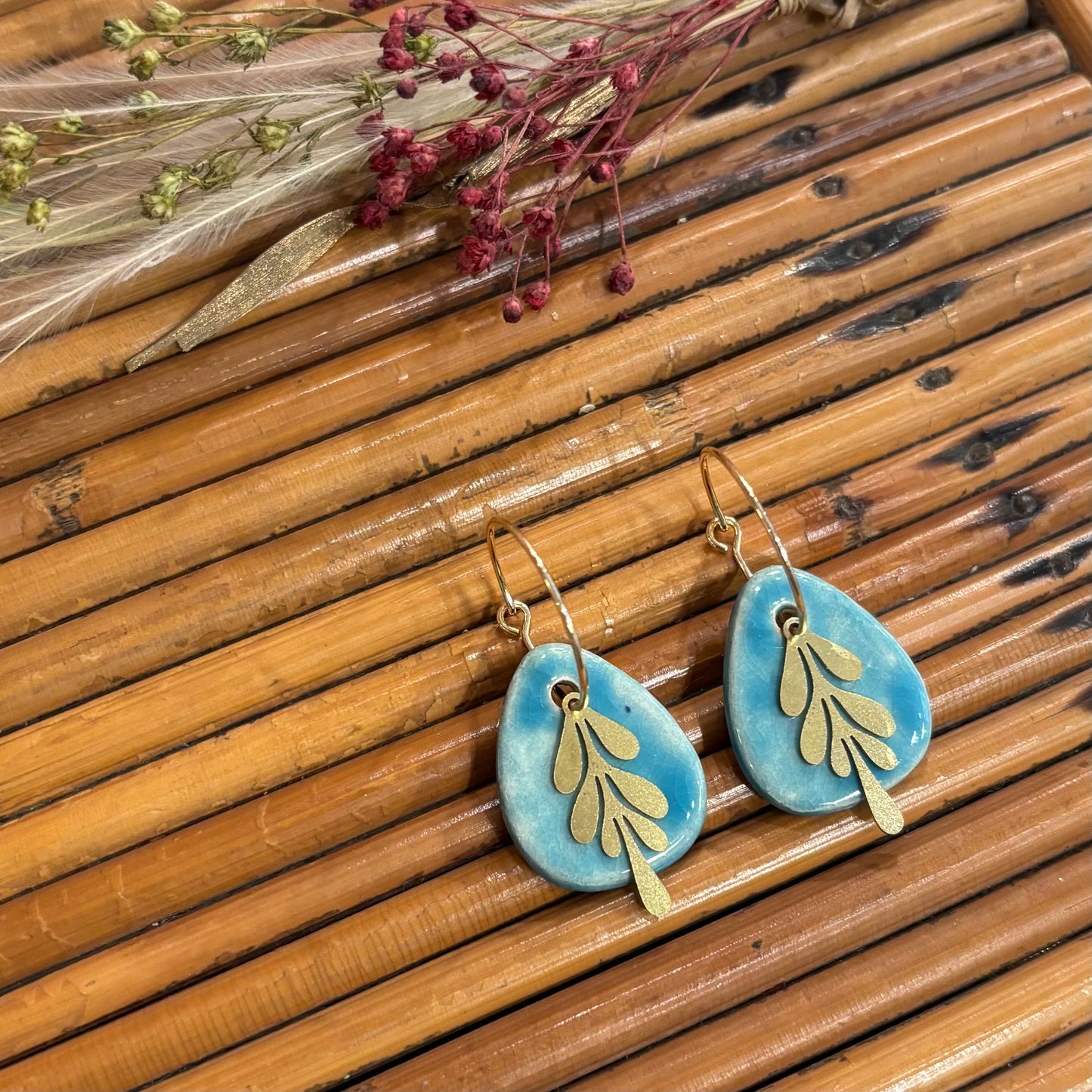 Boucles d'oreilles en céramique galet nuances vertes