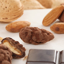 Charger l&#39;image dans la galerie, Tentation d’amande au chocolat noir 75%
