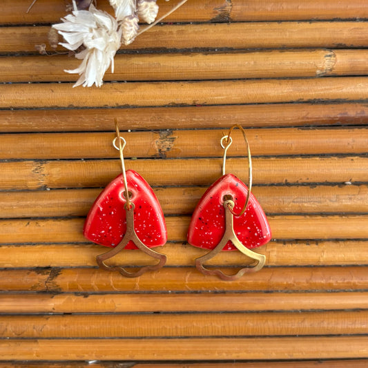 Boucles d'oreilles en céramique galet rouge et queue de poisson