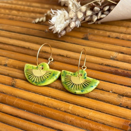 Boucles d'oreilles en céramique bascule verte à points et éventail