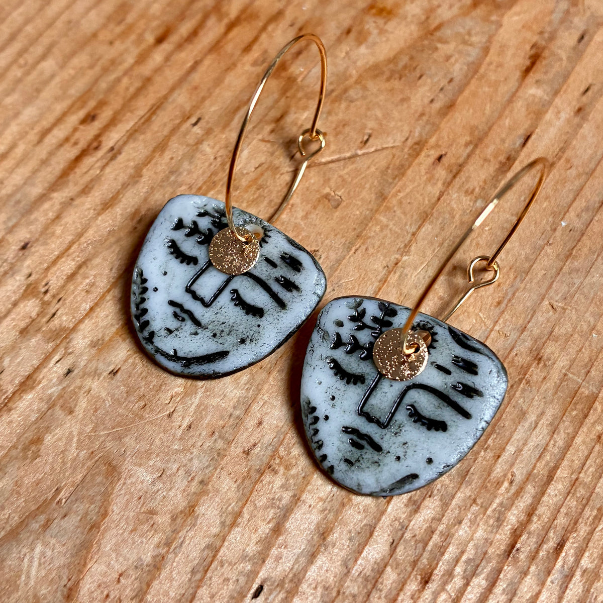 Boucles d'oreilles en céramique visage noir
