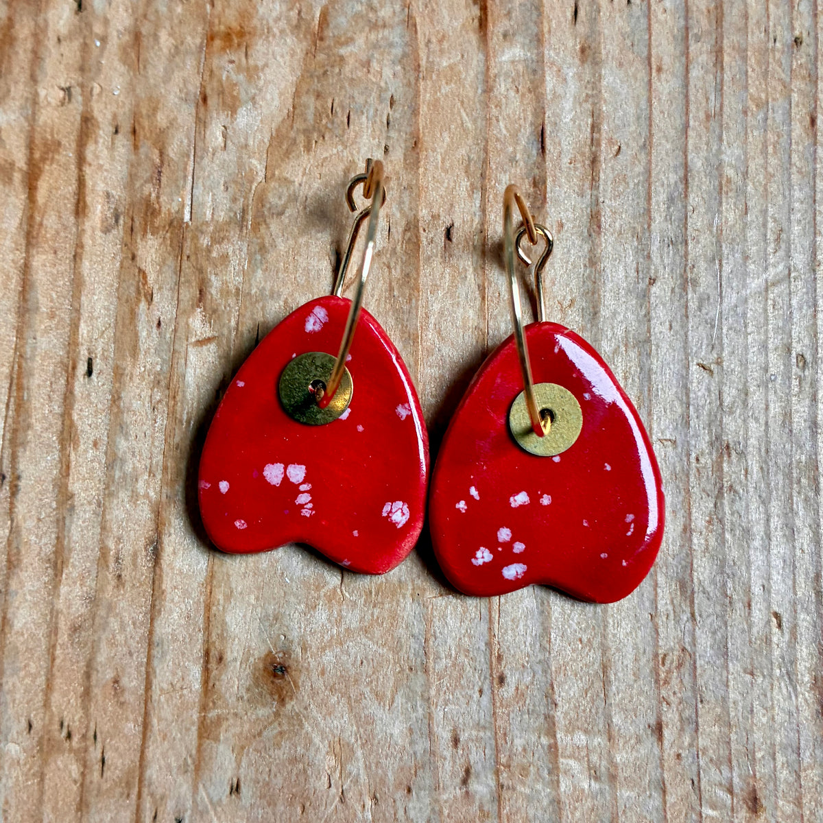Boucles d'oreilles en céramique pétale rouge