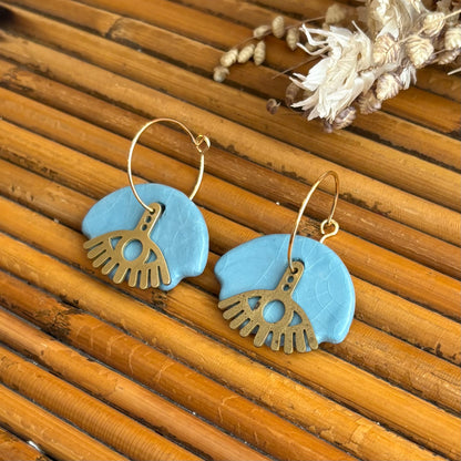 Boucles d'oreilles en céramique bleu gris et œil doré