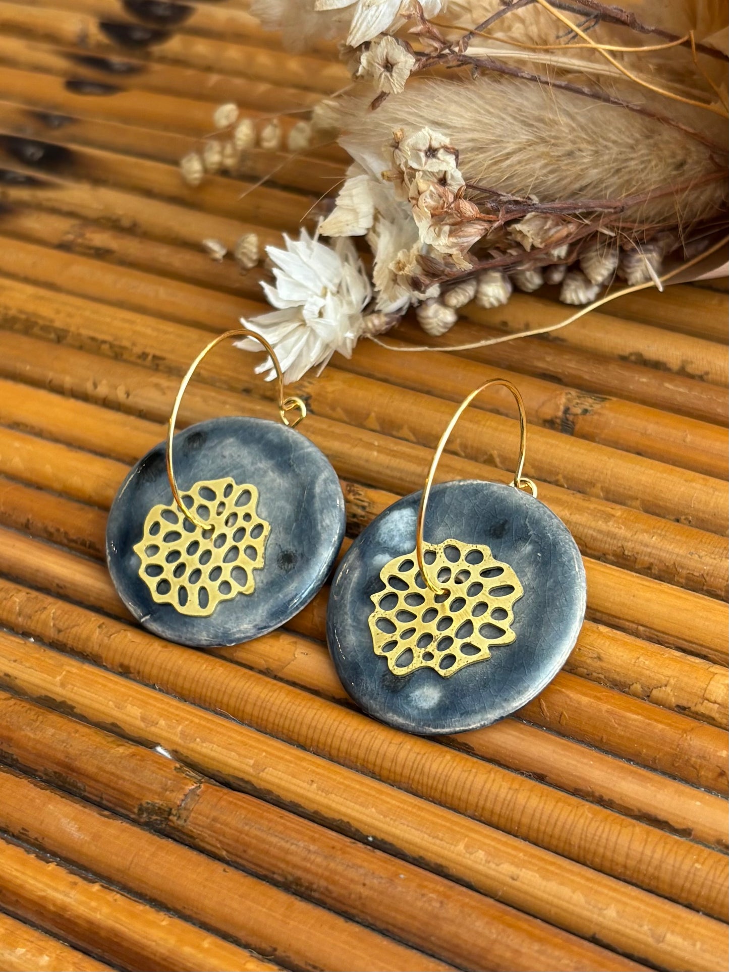 Boucles d'oreilles en céramique cercle bleu
