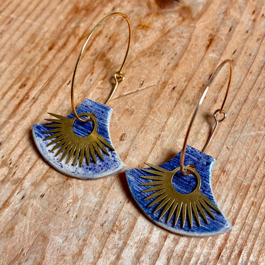 Boucles d'oreilles en céramique horizon beige et bleu
