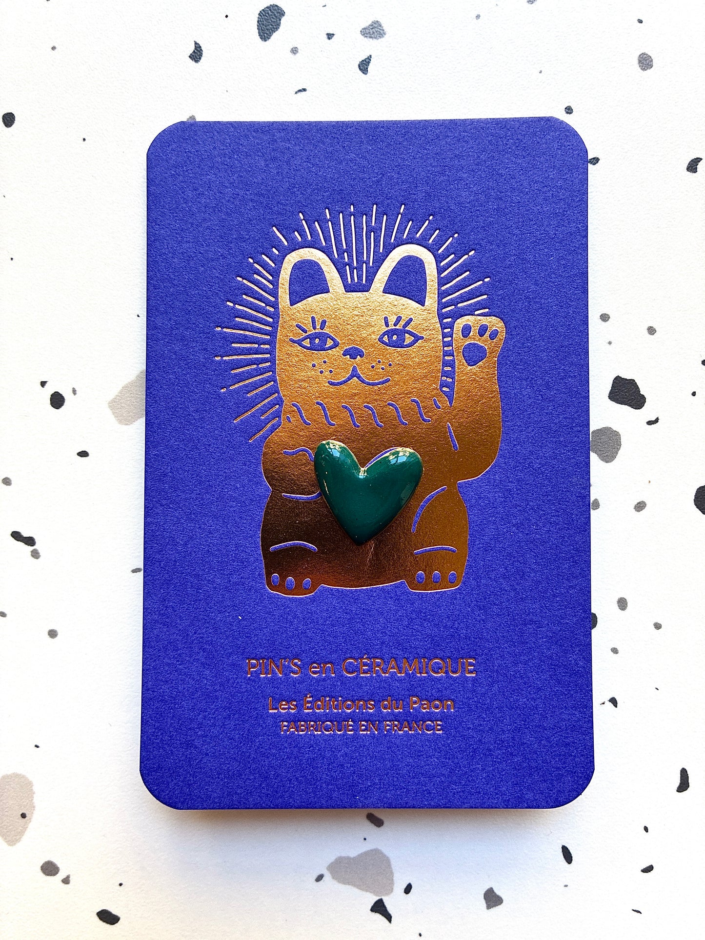 Pin’s en céramique cœur lucky cat vert émeraude