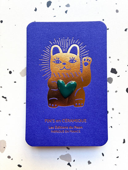 Pin’s en céramique cœur lucky cat vert émeraude