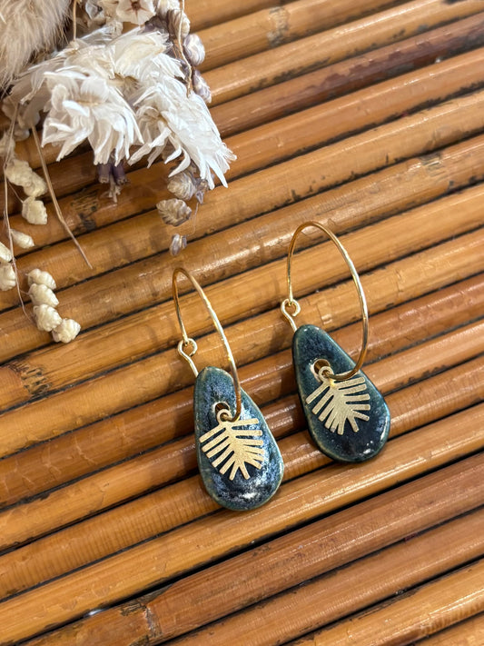 Boucles d'oreilles en céramique larme vert bouteille