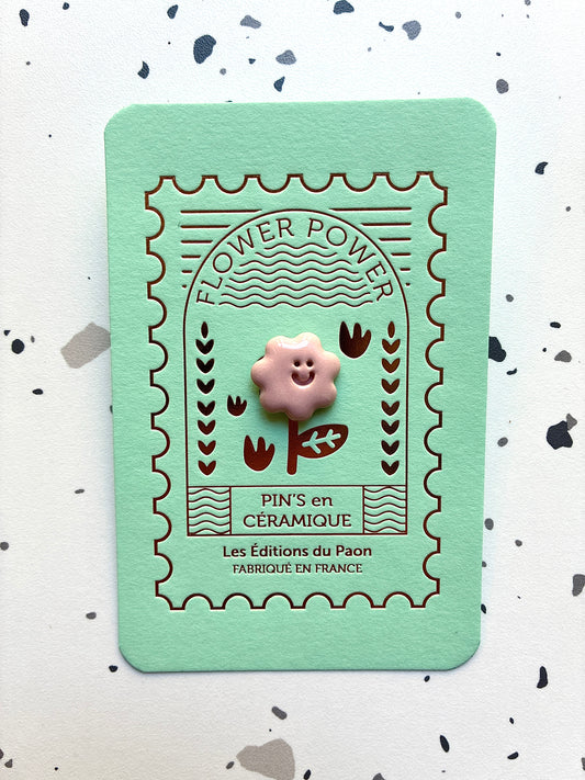 Pin’s en céramique fleur smiley rose pastel