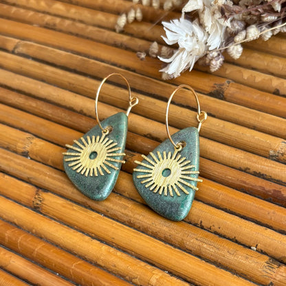 Boucles d'oreilles en céramique triangle vert et soleil