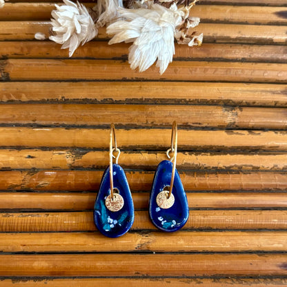 Boucles d'oreilles en céramique goutte bleu marine