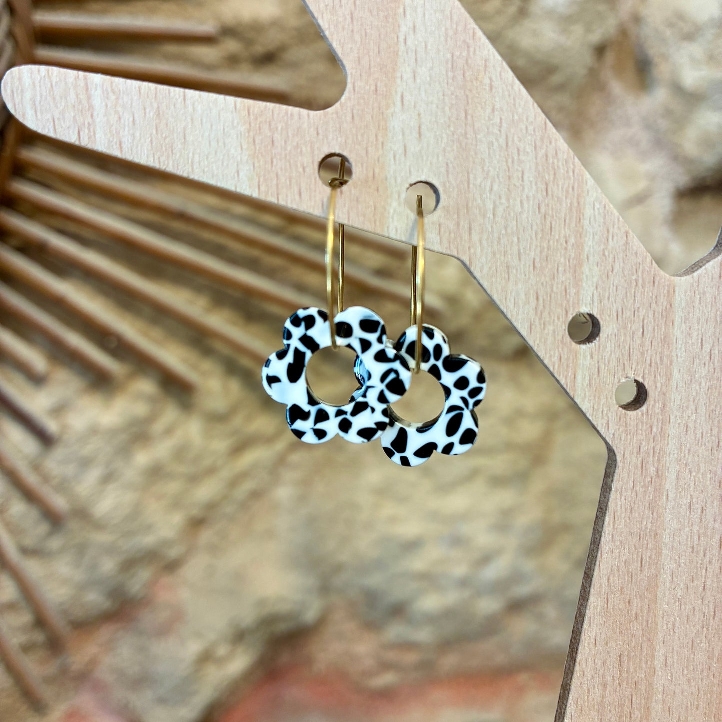 Boucles d’oreilles Flora noires et blanches