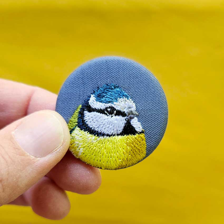 Broche petit format La mésange bleue