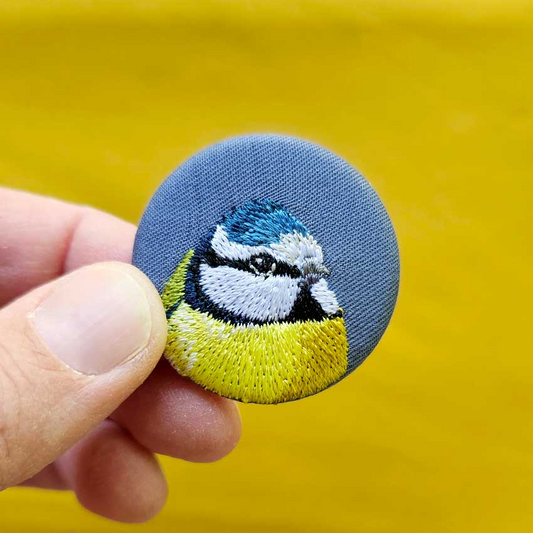 Broche petit format La mésange bleue