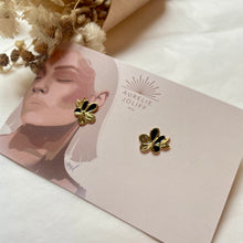Charger l&#39;image dans la galerie, Boucles d&#39;oreilles Nymphéa noir

