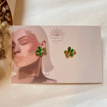 Charger l&#39;image dans la galerie, Boucles d&#39;oreilles Nymphéa vert émeraude
