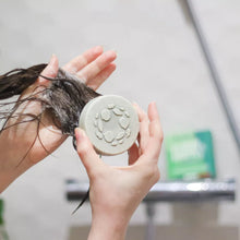 Charger l&#39;image dans la galerie, Shampoing solide pour cheveux gras à l’argile verte et à la spiruline
