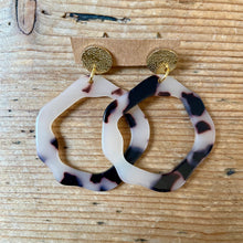 Charger l&#39;image dans la galerie, Boucles d’oreilles Adèle léopard beige
