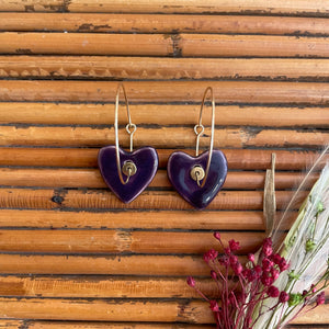 Boucles d'oreilles en céramique cœur violet