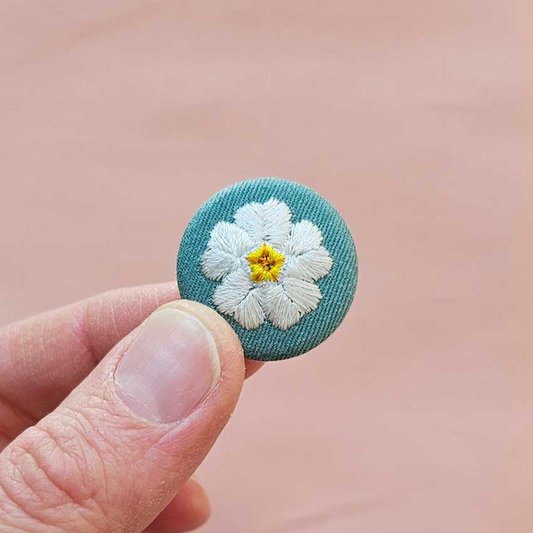 Broche Mini primevère blanche