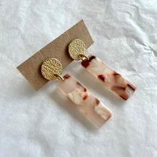 Charger l&#39;image dans la galerie, Boucles d’oreilles Charlie beiges
