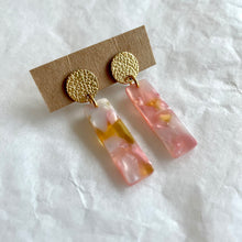Charger l&#39;image dans la galerie, Boucles d’oreilles Charlie roses et jaunes

