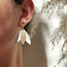 Charger l&#39;image dans la galerie, Boucles d&#39;oreilles Alix blanc

