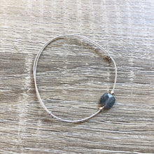 Charger l&#39;image dans la galerie, Bracelet Carrie argenté avec pierres semi-précieuses
