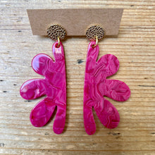 Charger l&#39;image dans la galerie, Boucles d’oreilles Poupette fuchsia
