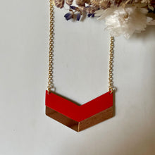Charger l&#39;image dans la galerie, Collier en formica rouge - Do you speak français ?
