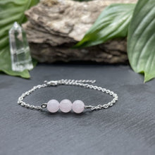 Charger l&#39;image dans la galerie, Bracelet argenté triperle avec pierres semi-précieuses
