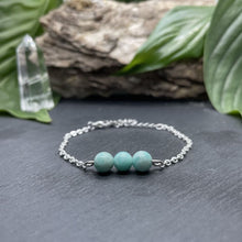 Charger l&#39;image dans la galerie, Bracelet argenté triperle avec pierres semi-précieuses
