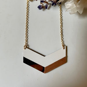 Collier en formica blanc - Do you speak français ?