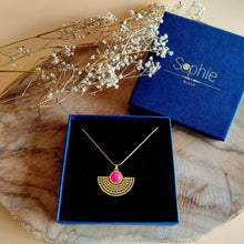 Charger l&#39;image dans la galerie, Collier La rêveuse agate framboise
