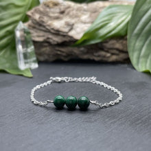 Charger l&#39;image dans la galerie, Bracelet argenté triperle avec pierres semi-précieuses
