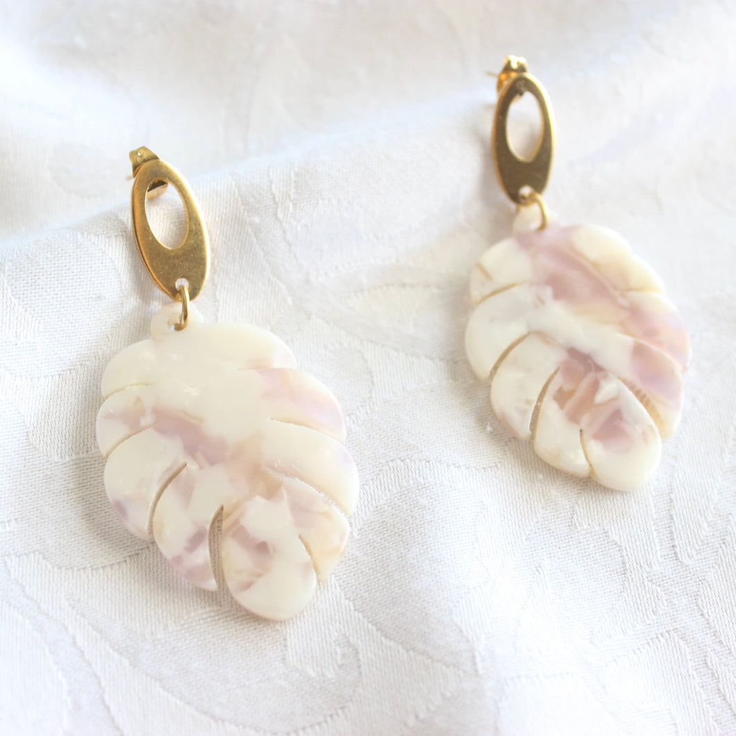 Boucles d’oreilles feuilles de bananier pink marble