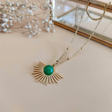 Charger l&#39;image dans la galerie, Collier La resplendissante agate verte
