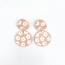 Charger l&#39;image dans la galerie, Boucles d’oreilles Babette Daisies rose
