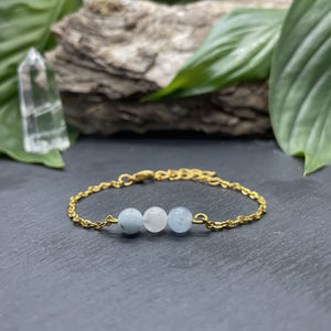 Bracelet doré triperle avec pierres semi-précieuses