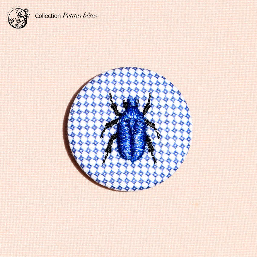 Broche petit format Scarabée bleu